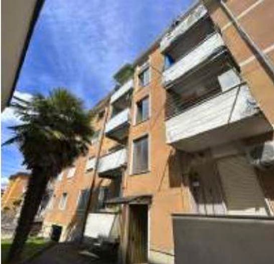 Appartamento con 5 locali in vendita in Via Flavio Gioia, San Michele, Busto Arsizio