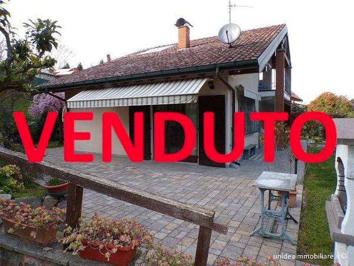 Casa quadrilocale in vendita in Cadrezzate con Osmate