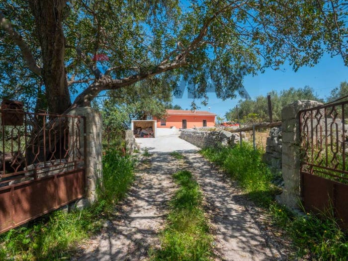 Casa con 6 locali in vendita in Strada Comunale Saitta Fondachello, Campanella Gianforma, Modica