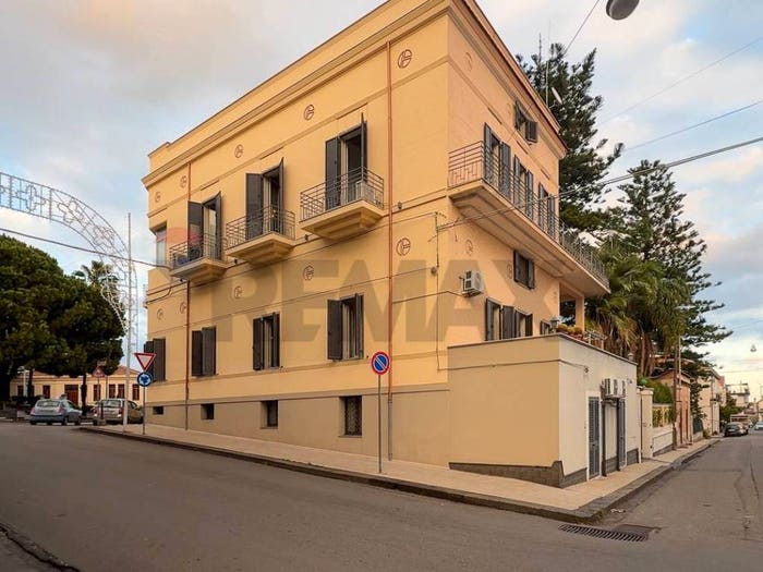 Appartamento con 6 locali in vendita in Piazza VI Novembre, Centro, Mascali
