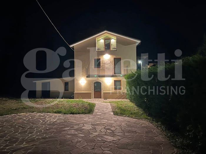 Casa trilocale in vendita in Via delle Cese snc, Centro, Rocca di Mezzo