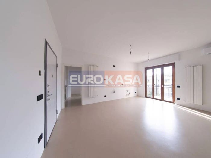 Appartamento trilocale in vendita in Via Martiri di Cefalonia, Stazione, Bergamo