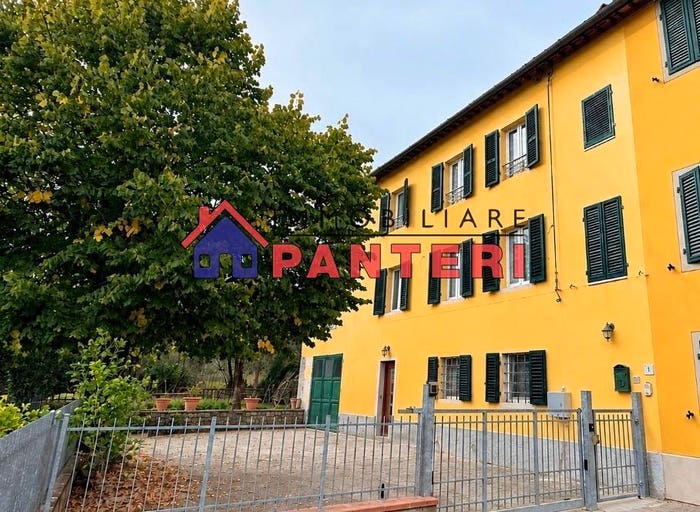 Casa con 6 locali in vendita in Viale Fiume, Centro, Pescia