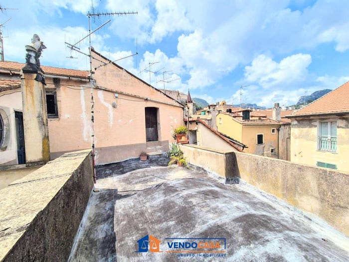Appartamento con 6 locali in vendita in Via Lancellotto, Centro, Finale Ligure