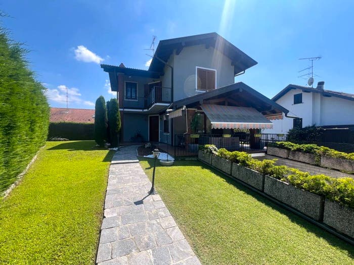 Casa con 5 locali in vendita in Via Benedetto Croce, Centro, Paruzzaro