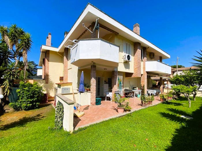 Casa quadrilocale in vendita in Via Amaranto, Villaggio Giornalisti Poggio, Anzio