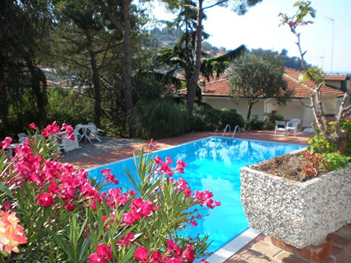 Casa monolocale in vendita in Via Brà, Due Strade, Bordighera