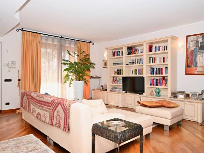 Casa con 6 locali in vendita in Via San Fermo, Centro, Parabiago