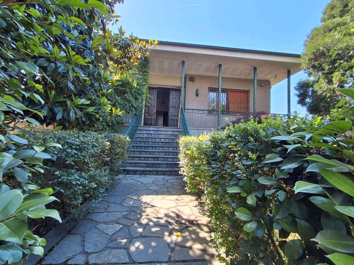 Casa con 6 locali in vendita in via Roma, Torre Beretti, Torre Beretti e Castellaro