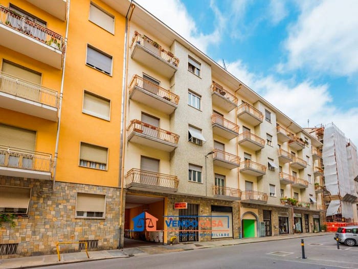 Appartamento trilocale in vendita in Via Antonio Stoppani, Centro, Cuneo