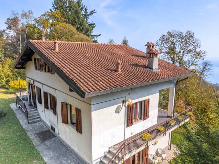 Casa con 6 locali in vendita in Via Pianzaghi, Massino Visconti