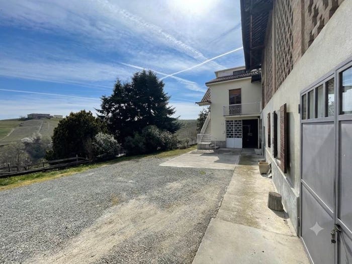 Casa con 6 locali in vendita in Regione Braglia, Canelli