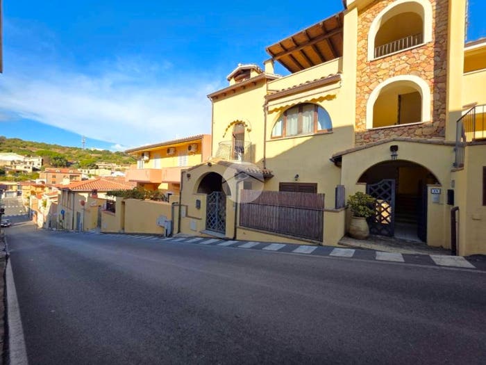 Appartamento trilocale in vendita in Via Gatta, Centro, Villasimius