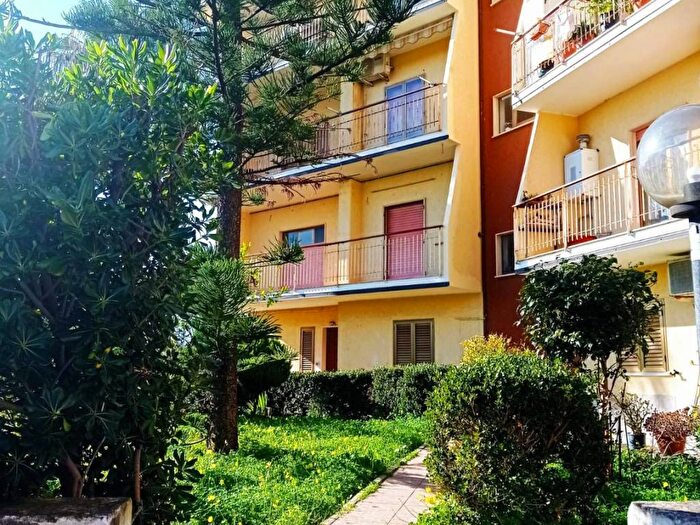 Appartamento quadrilocale in vendita in Via Lupa, Monasterace Marina, Monasterace