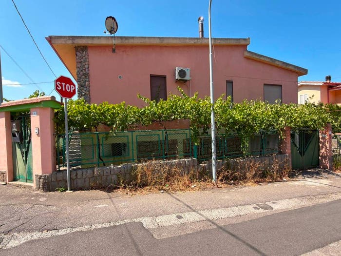 Casa con 6 locali in vendita in Via Sebastiano Satta, Centro, Arbus