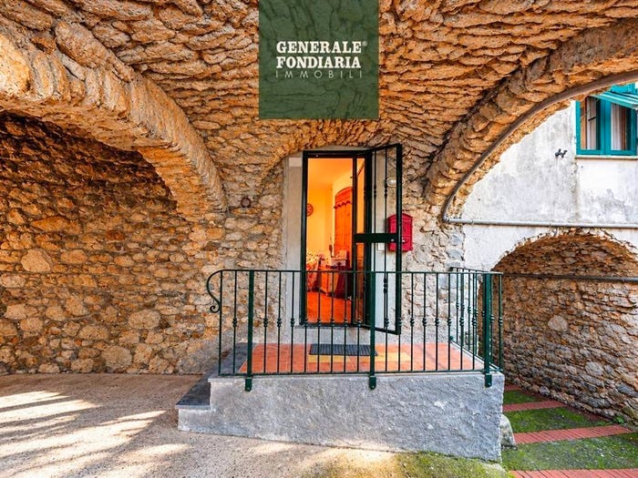 Appartamento con 5 locali in vendita in Località Montebello di Cima, Bolano