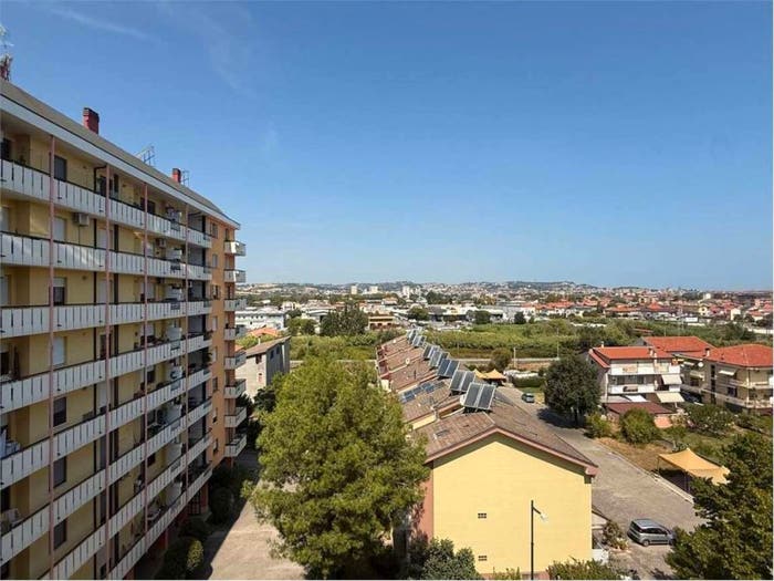 Appartamento con 6 locali in vendita in Via Aldo Moro, Tirino, Pescara