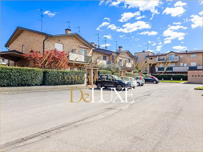 Casa con 6 locali in vendita in Centro, Caronno Pertusella