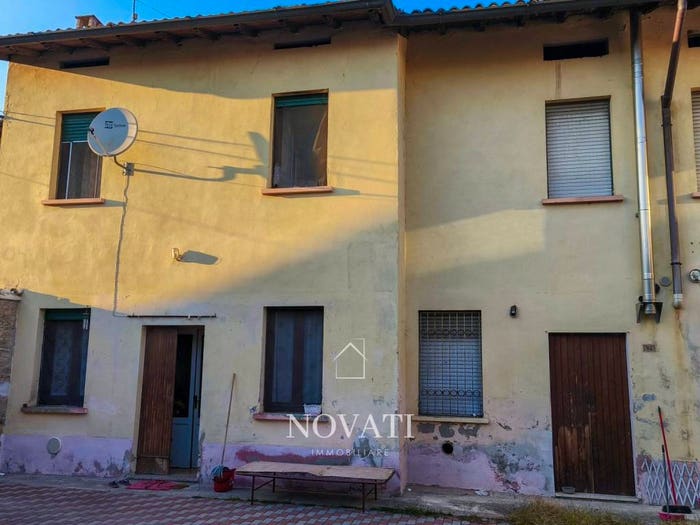 Casa bilocale in vendita in Via Camillo Benso di Cavour, Centro, Castiglione d'Adda
