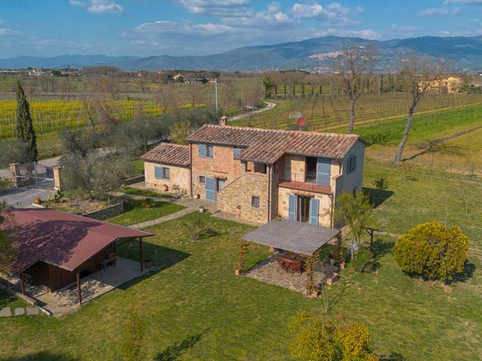 Casa con 6 locali in vendita in Case Sparse Cortona, Cortona