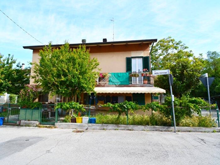 Appartamento quadrilocale in vendita in Via delle Mimose, Monte San Bartolo, Pesaro