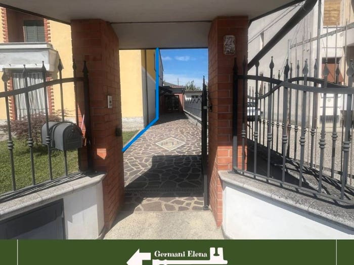 Casa con 6 locali in vendita in Via Guglielmo Marconi, Centro, Scandolara Ravara