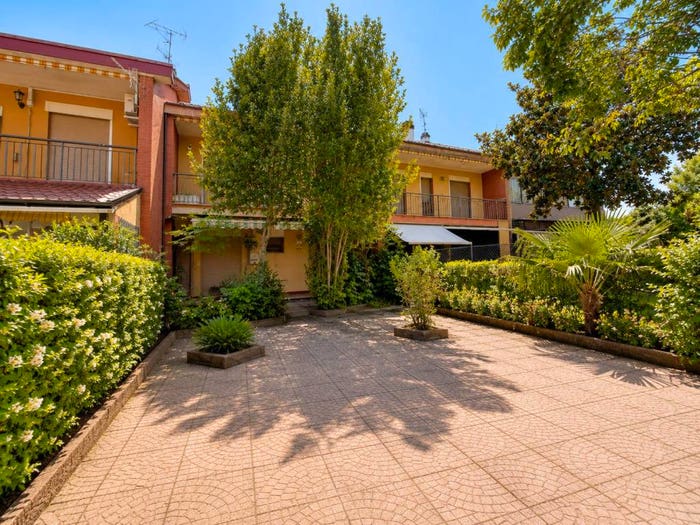 Casa con 5 locali in vendita in via Germania, Tecchiena, Alatri