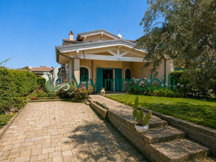Casa quadrilocale in vendita in Via dell'Olio, Formello