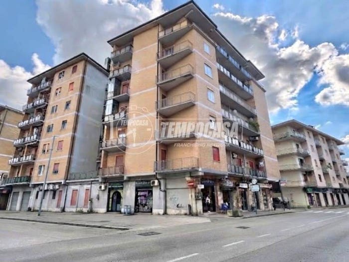 Appartamento con 6 locali in vendita in Via due principati a, Emanuele II C Colombo Morelli e Silvati, Avellino