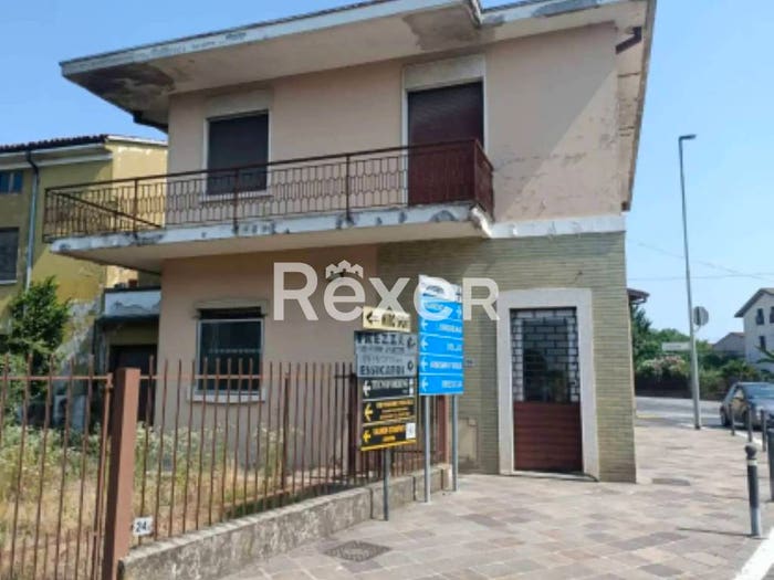 Casa quadrilocale in vendita in Via della Libertà, Centro, Mairano