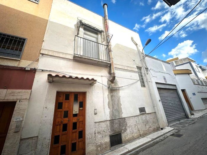 Casa quadrilocale in vendita in Via Felice Orsini, Centro, Canosa di Puglia