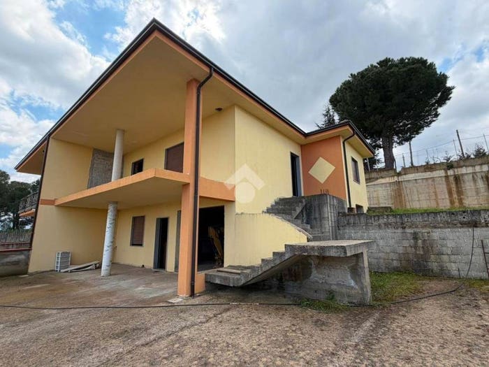 Casa quadrilocale in vendita in Contrada Cuccio, San Giorgio Albanese
