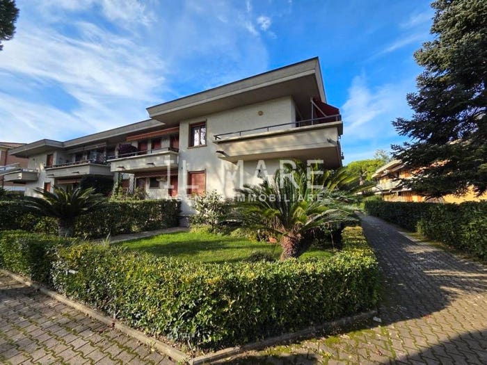 Appartamento con 6 locali in vendita in Via Magliano, Marina di Massa Centro, Massa