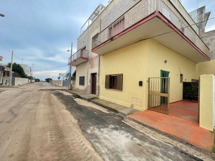 Appartamento trilocale in vendita in Via Ugo Foscolo, Torre Dell'orso, Melendugno