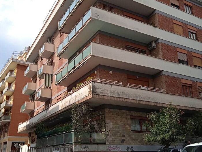 Appartamento quadrilocale in vendita in Via Ugo De Carolis, Balduina, Roma
