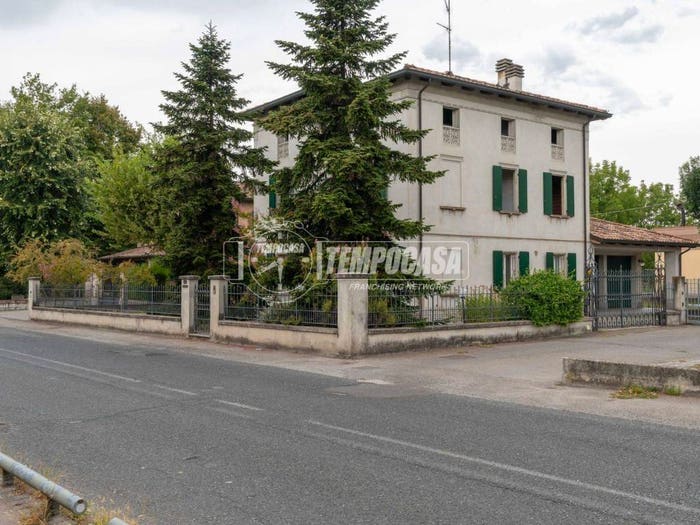 Casa quadrilocale in vendita in Via Guido Rossa, Caprara, Campegine