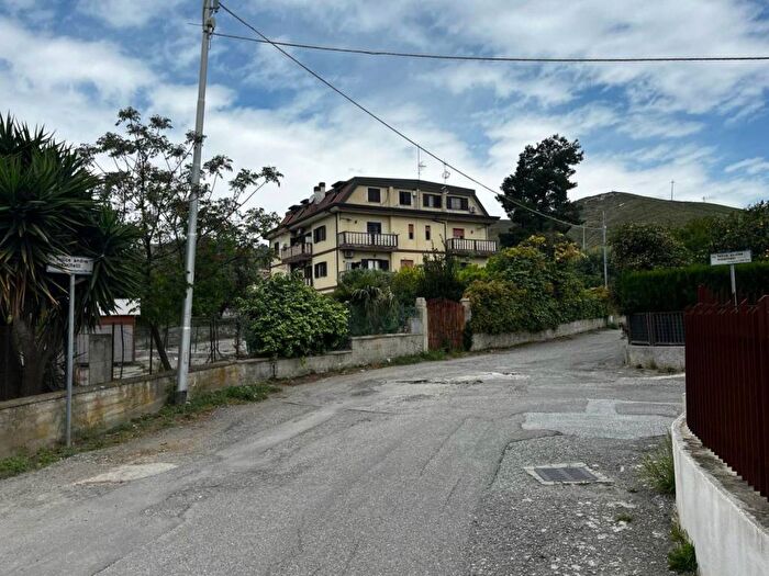 Appartamento quadrilocale in vendita in Via Monsignore Giovanni Apa, Santa Maria, Catanzaro