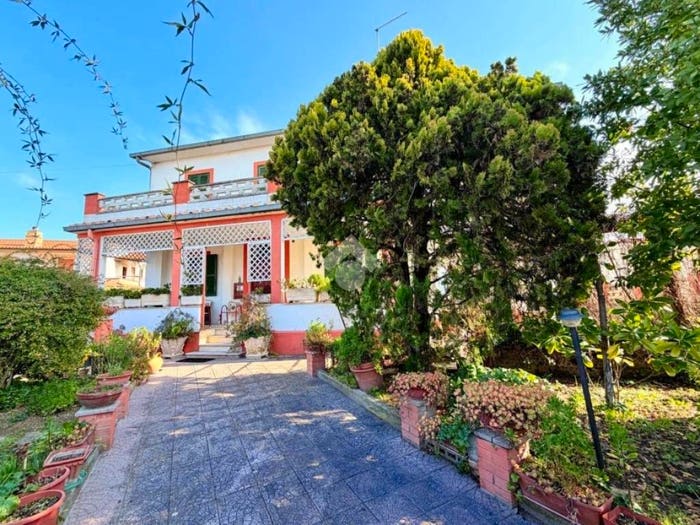 Casa con 6 locali in vendita in Via della Croce, Centro, Forano