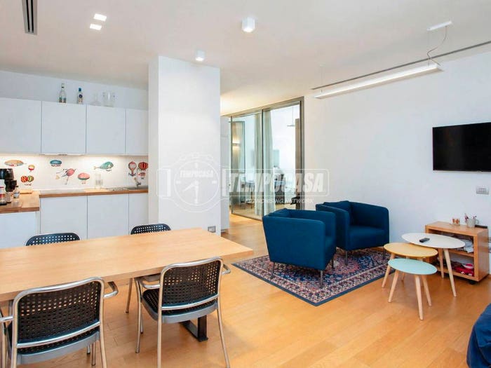 Appartamento quadrilocale in vendita in Via Valparaiso A, Solari, Milano