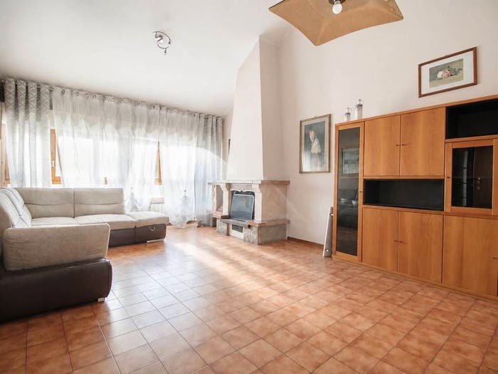 Appartamento quadrilocale in vendita in Via Larga, Centro, Calenzano