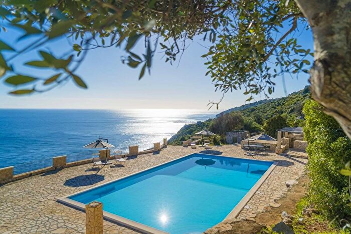 Casa con 12 locali in vendita in Gagliano Del Capo