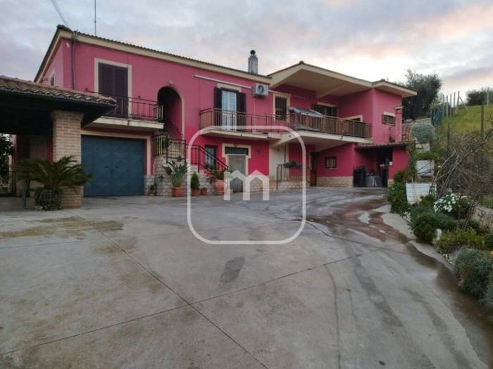 Casa con 6 locali in vendita in Contrada Colle Pero, Cori