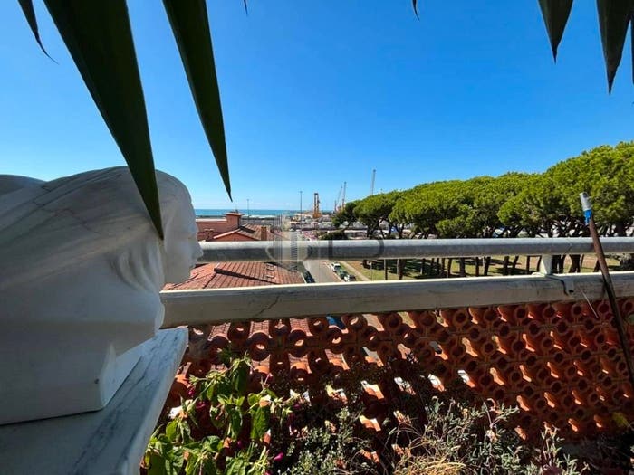 Casa con 6 locali in vendita in Via Benedetto Cairoli, Marina di Carrara, Carrara