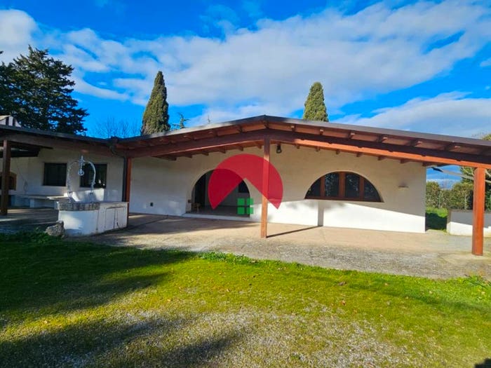 Casa con 6 locali in vendita in Strada Provinciale Matera Gioia del Colle, Matera