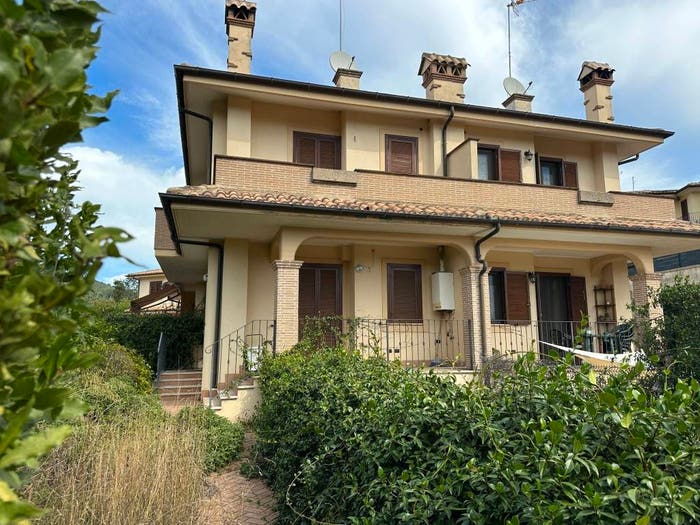 Casa quadrilocale in vendita in Via Santa Marinella, Manziana