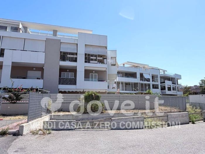 Appartamento trilocale in vendita in Via Luigi Einaudi, Frattocchie, Marino