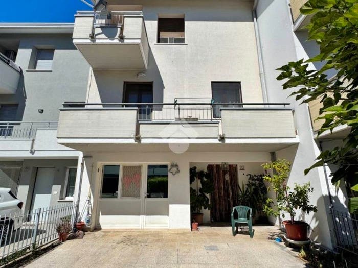 Casa con 6 locali in vendita in Via Zandonai, Osteria Nuova, Montelabbate