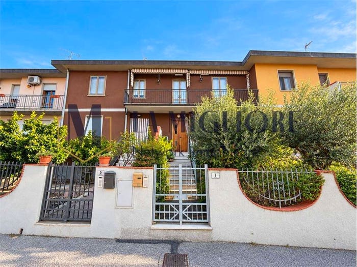 Appartamento con 5 locali in vendita in via Bergamo, Fornacelle, Montemurlo