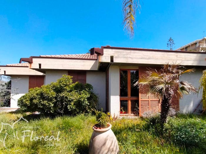 Casa con 6 locali in vendita in Centro, Bordighera