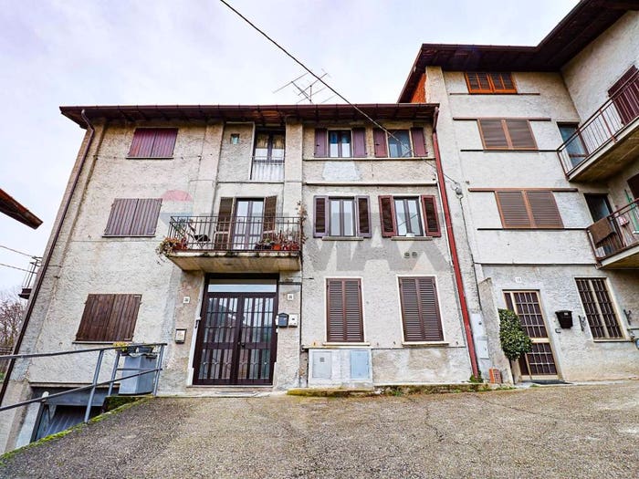 Appartamento trilocale in vendita in Via Leggiuno, Laveno, LavenoMombello